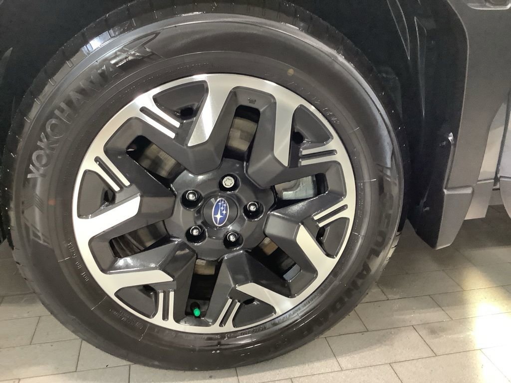 Used 2025 Subaru Forester Premium image 28