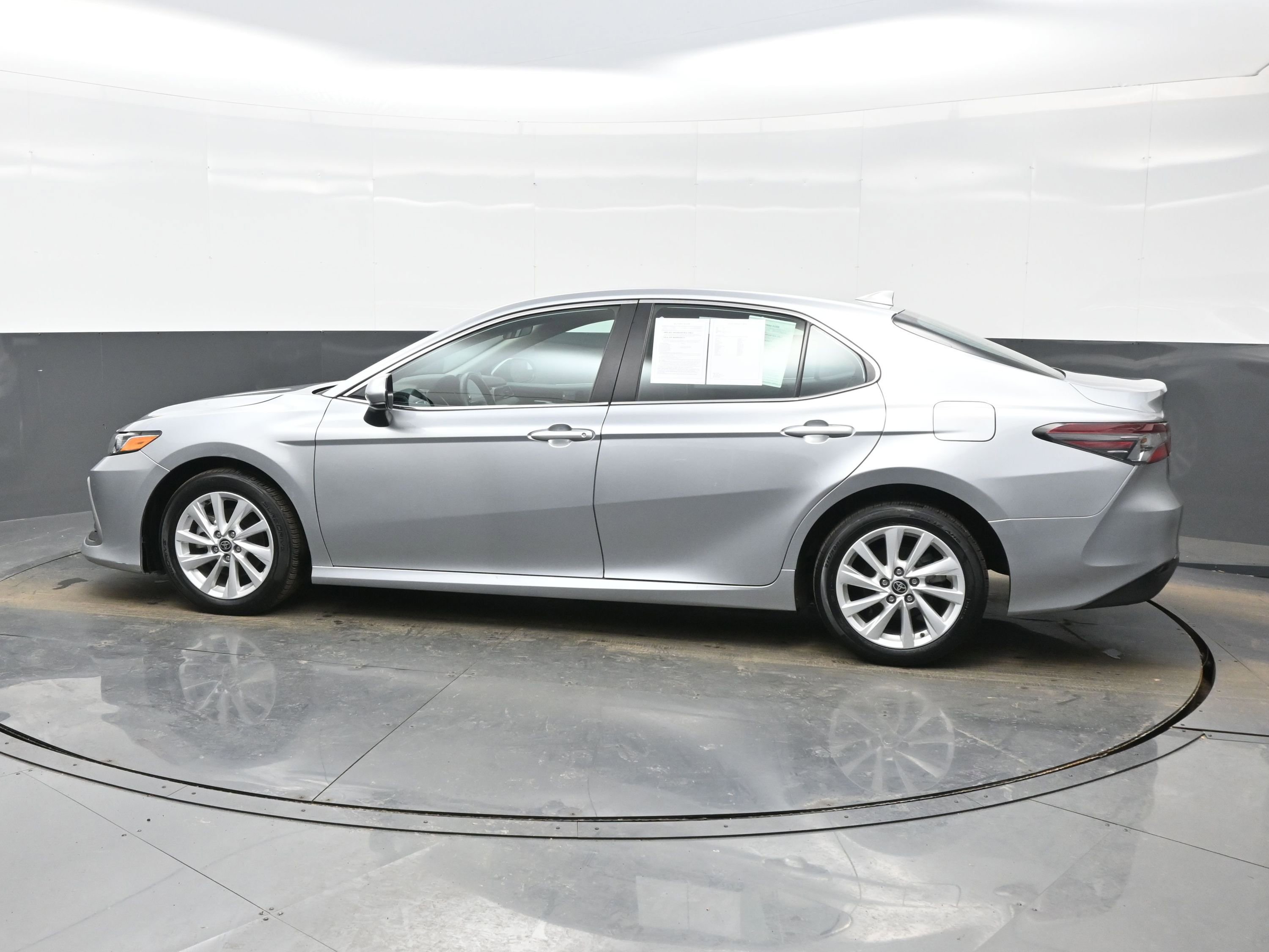 Used 2024 Toyota Camry LE image 3