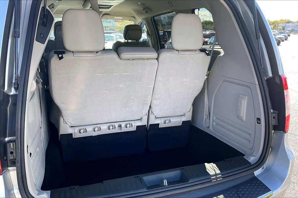 Used 2011 Chrysler Town & Country Limited FWD image 33