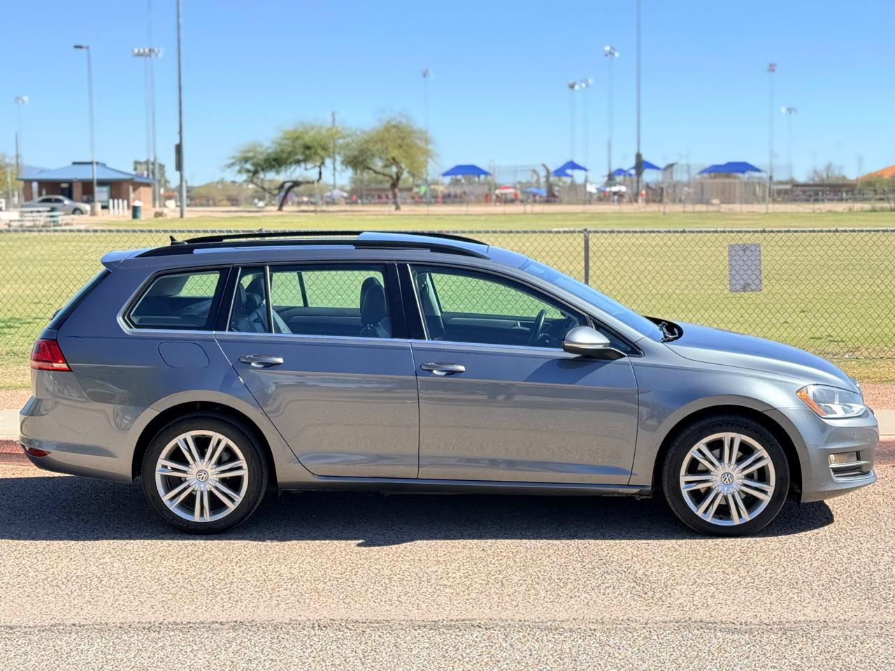 Used 2015 Volkswagen Golf TDI SE FWD image 6