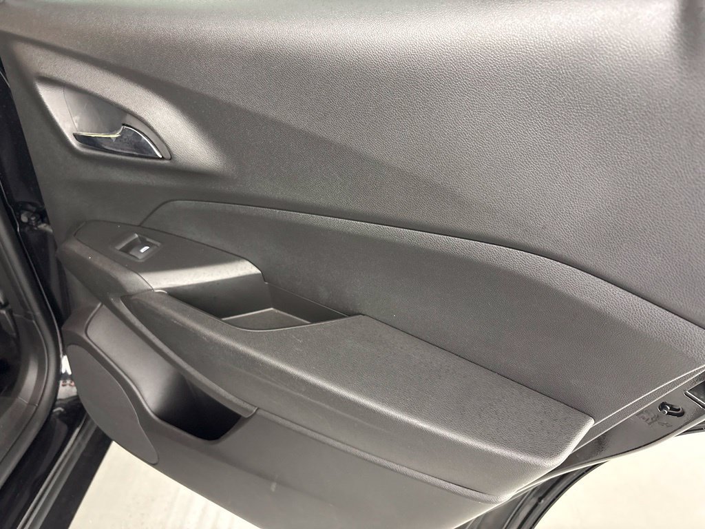 Used 2025 Chevrolet Trax LT FWD image 37