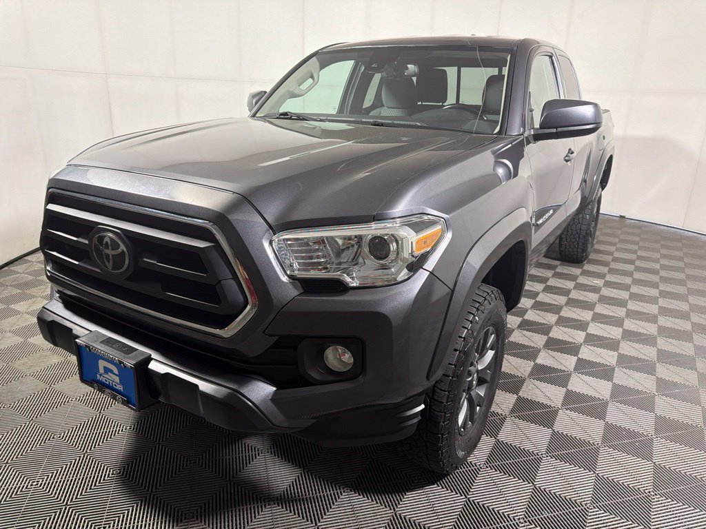 Used 2022 Toyota Tacoma SR5 AWD/4WD image 4