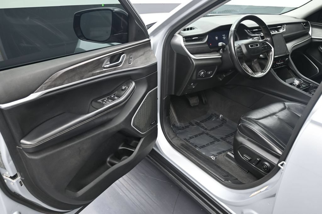 Used 2021 Jeep Grand Cherokee L Limited RWD image 10