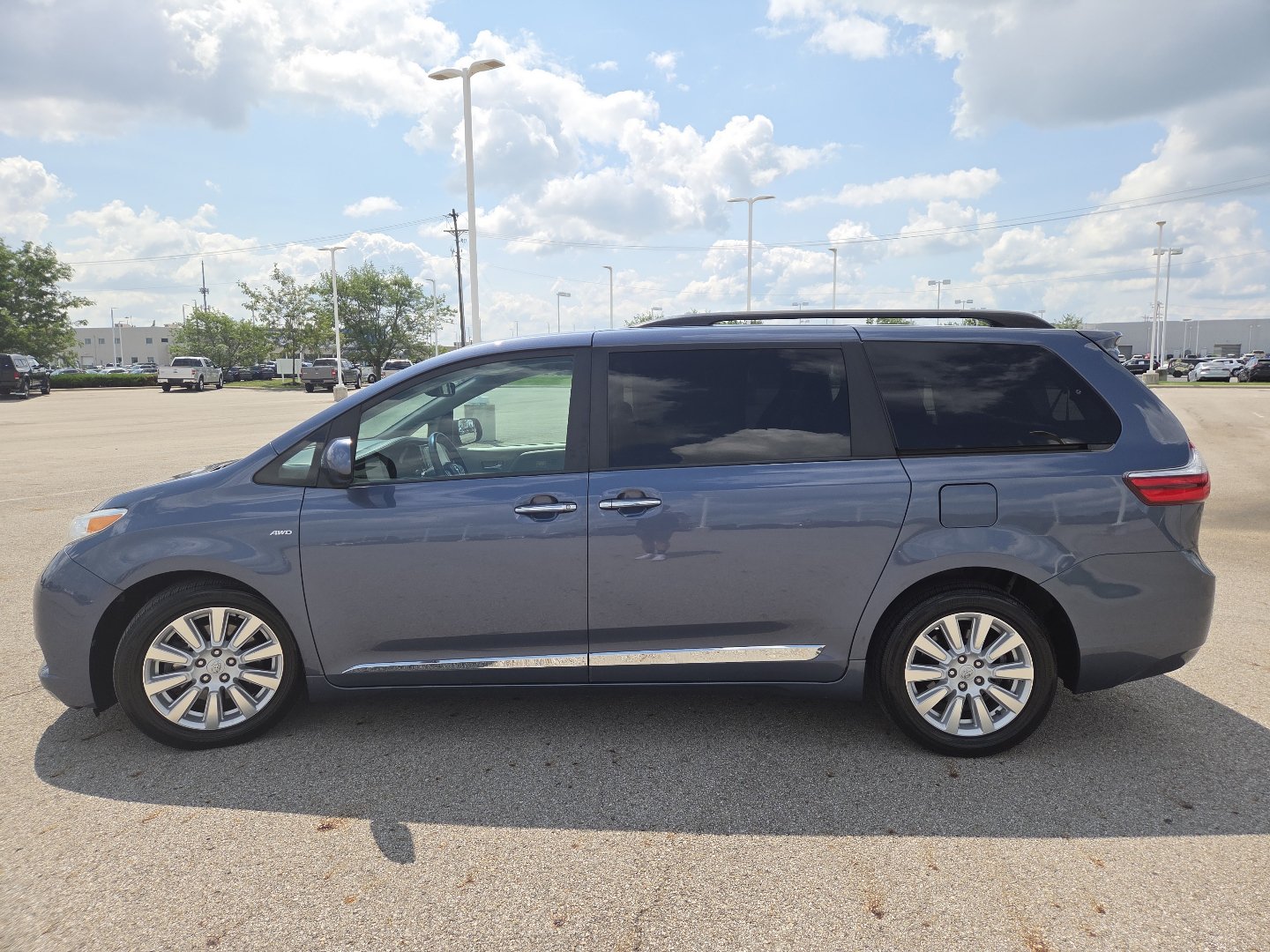 Used 2017 Toyota Sienna XLE Premium AWD/4WD image 15