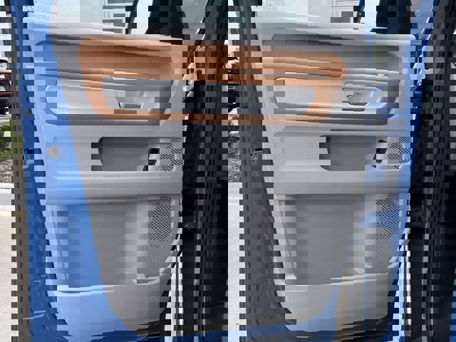 New 2025 Volkswagen ID. Buzz 1st Edition image 9