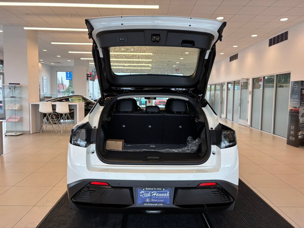 New 2026 Nissan Leaf Platinum+ w/ Cargo Package (Platinum+) FWD image 9