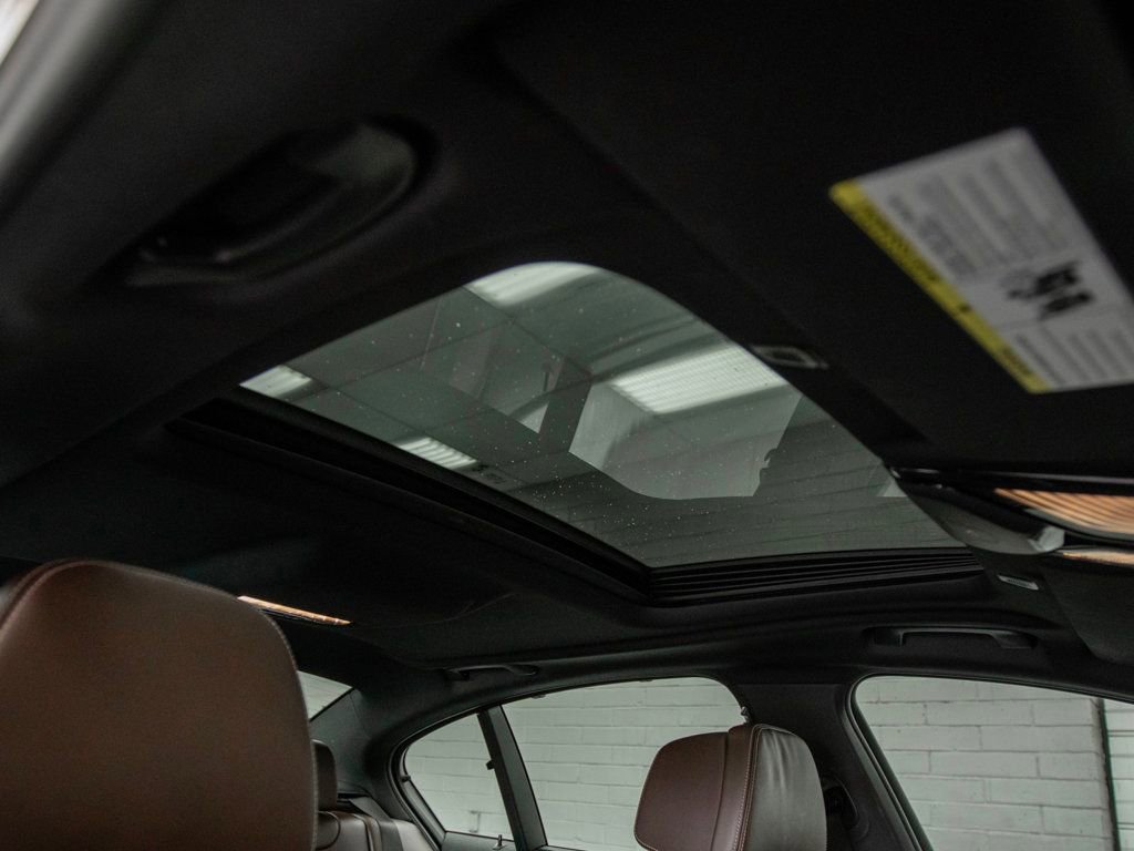 Used 2022 BMW M550i xDrive w/ Dynamic Handling Package image 31