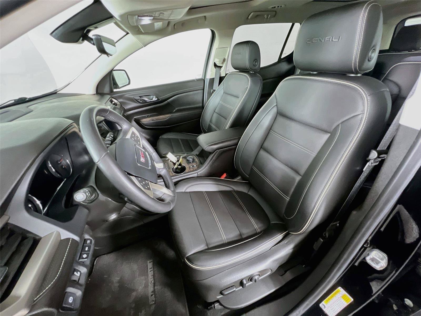 Used 2021 GMC Acadia Denali w/ Denali Ultimate Package AWD/4WD image 22