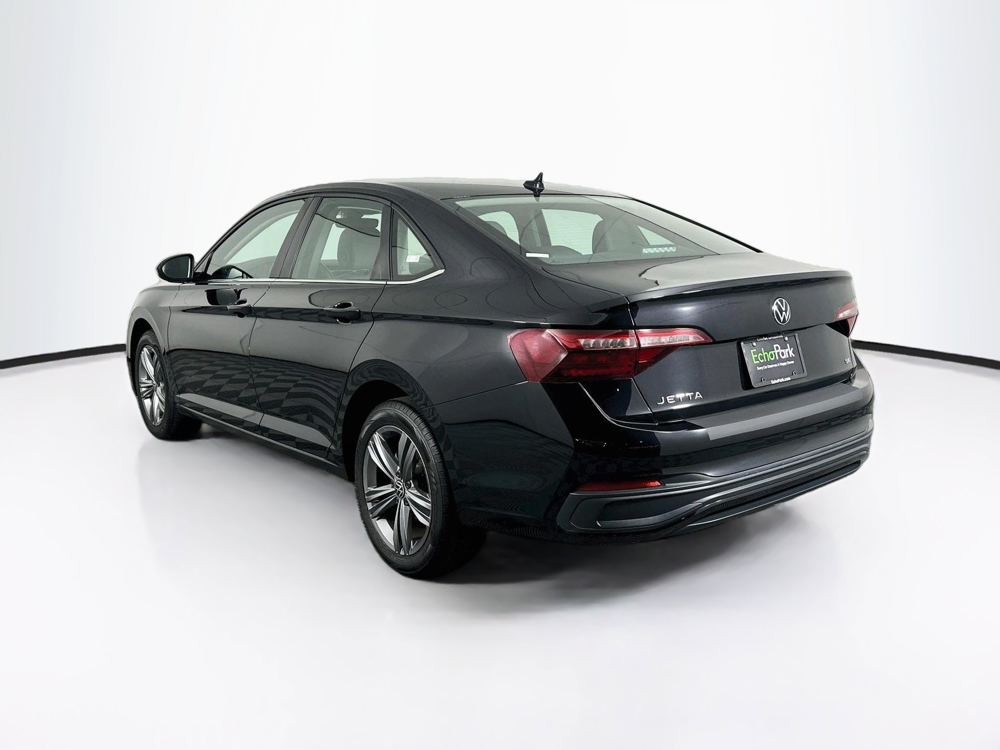 Used 2024 Volkswagen Jetta SE FWD image 5