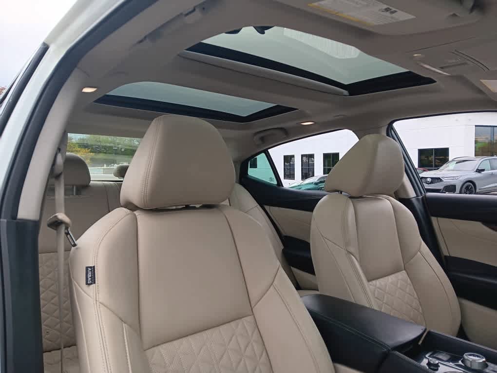 Used 2016 Nissan Maxima Platinum FWD image 17