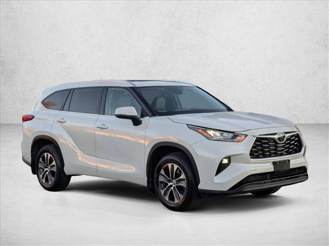 Used 2020 Toyota Highlander XLE image 3