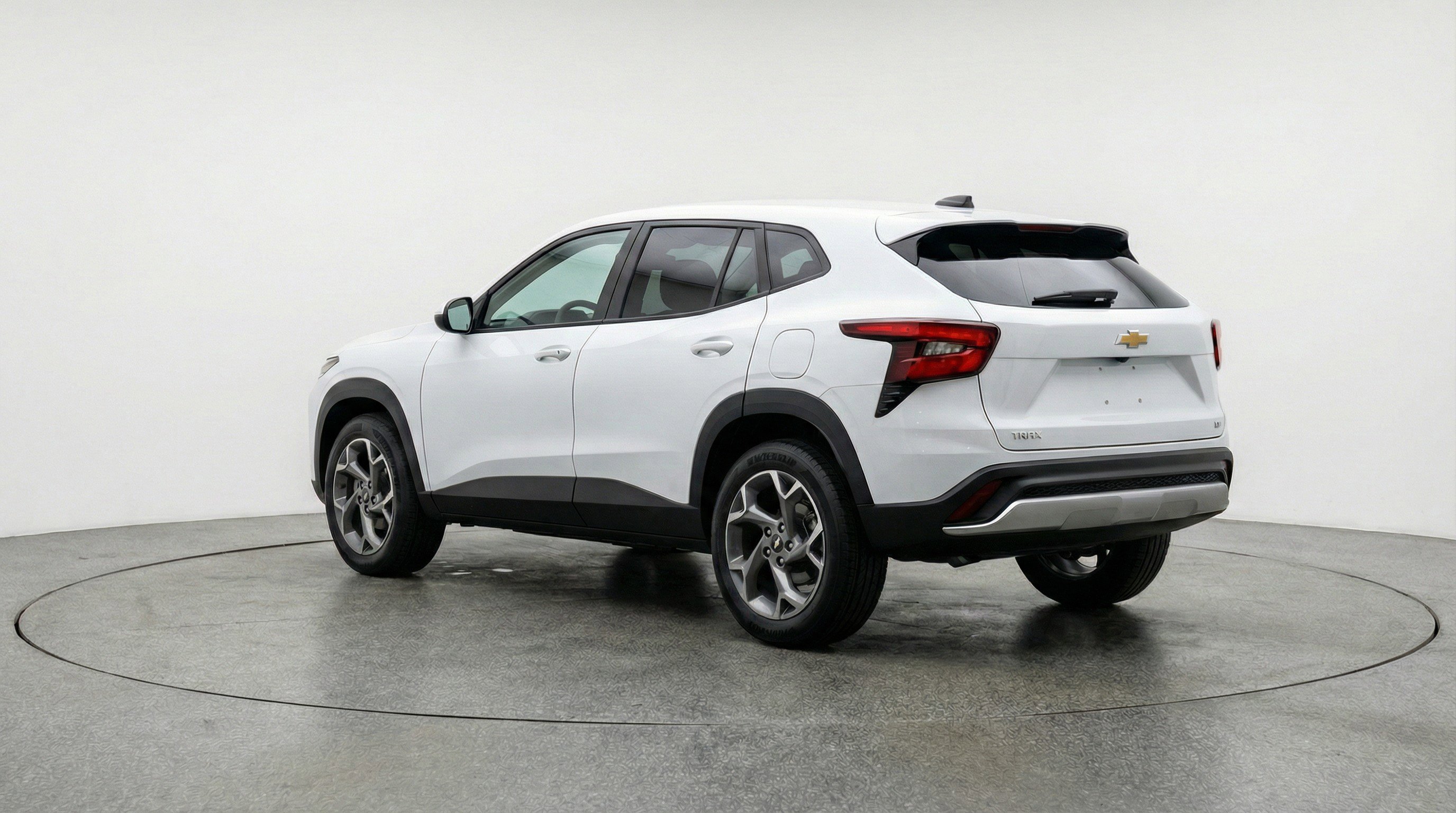 Used 2025 Chevrolet Trax LT w/ LT Convenience Package image 6