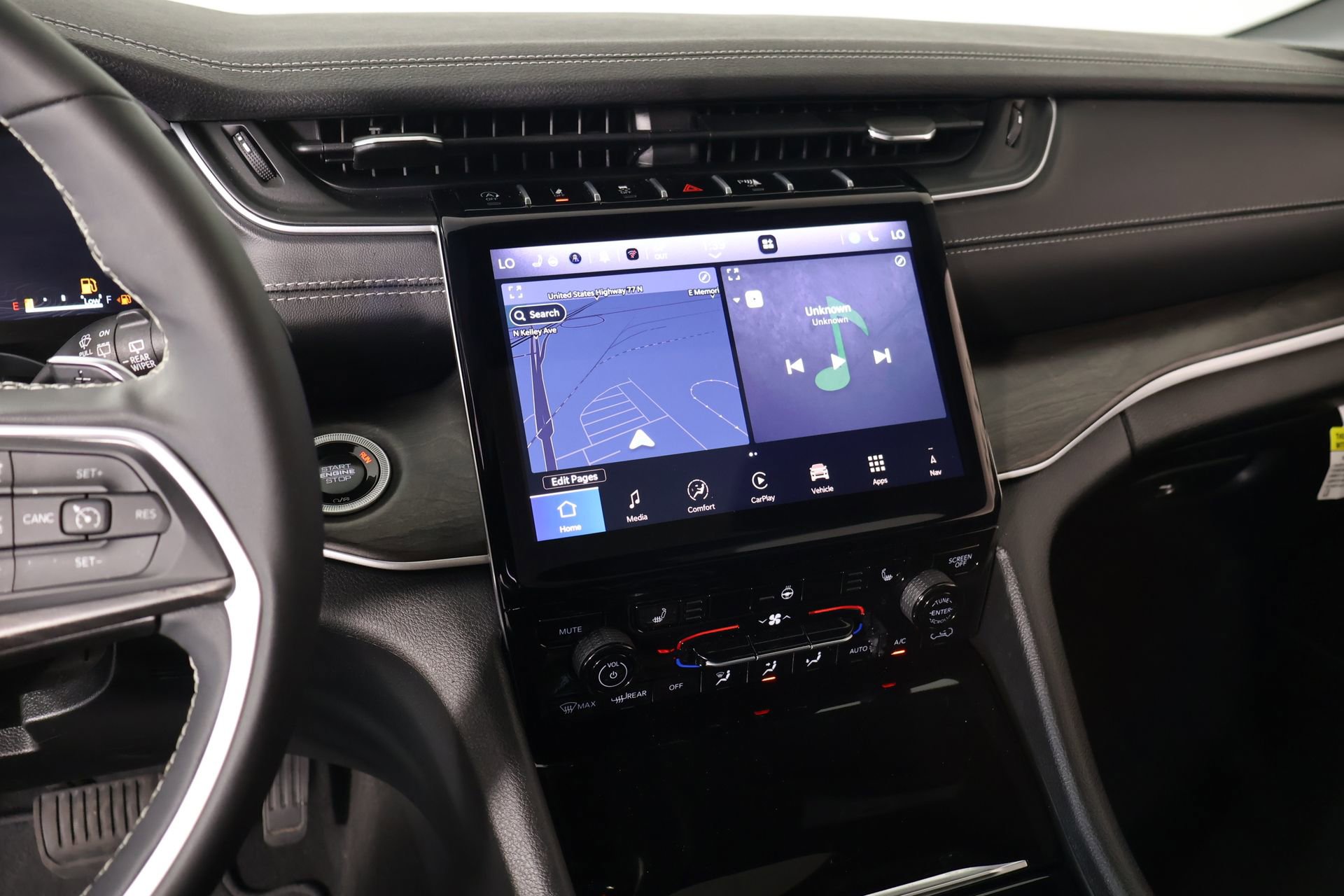 Used 2025 Jeep Grand Cherokee L Limited w/ Black Appearance Package image 5