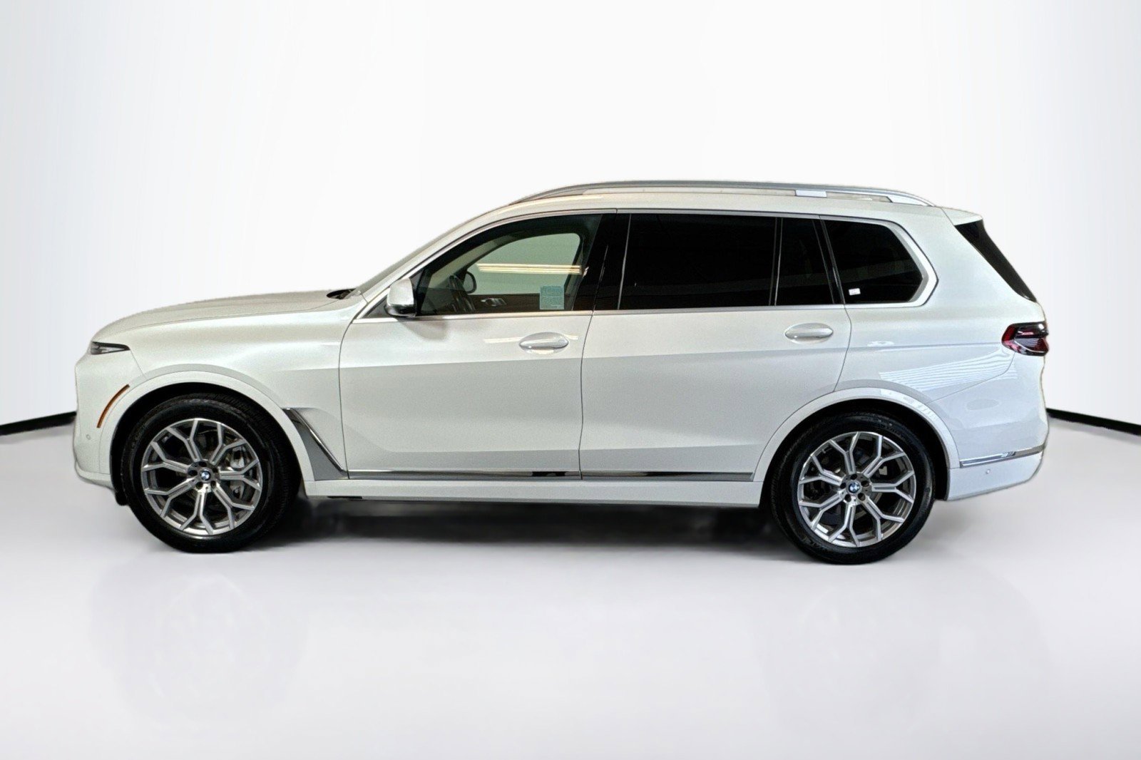 Used 2023 BMW X7 xDrive40i image 8