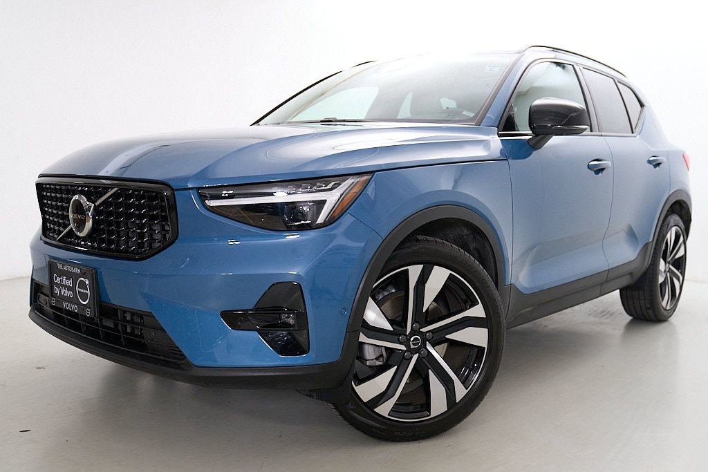 Used 2023 Volvo XC40 B5 Ultimate w/ Protection Package Premier AWD/4WD image 2