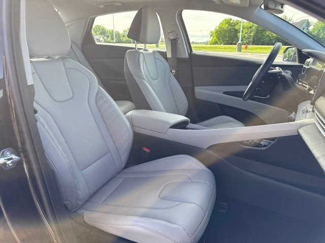Used 2025 Hyundai Elantra Limited FWD image 29