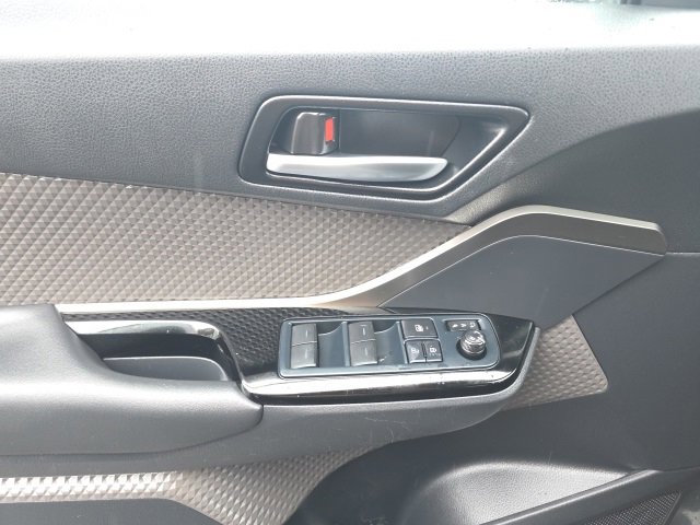 Used 2022 Toyota C-HR Limited image 10