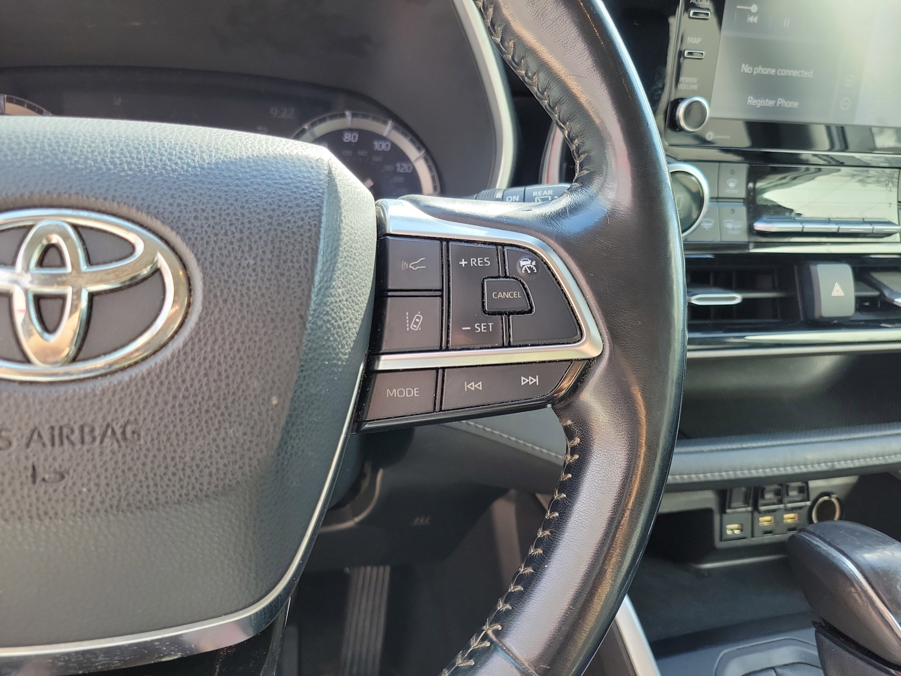 Used 2021 Toyota Highlander XLE AWD/4WD image 20