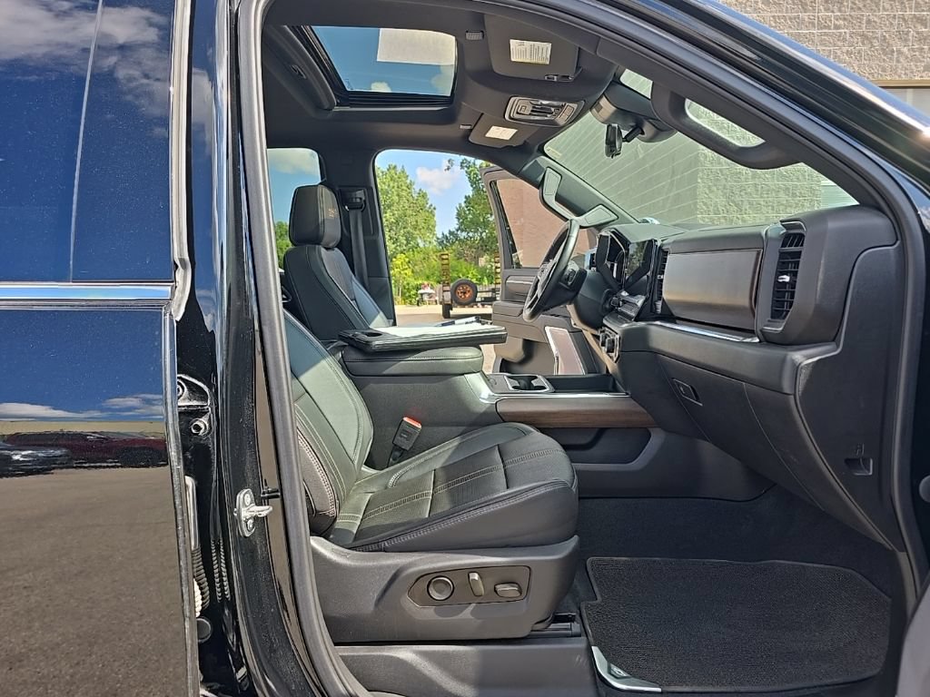 Used 2024 Chevrolet Silverado 3500 High Country w/ High Country Premium Package AWD/4WD image 19
