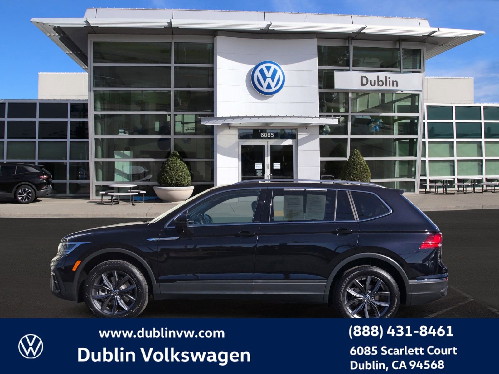 Certified 2023 Volkswagen Tiguan SE w/ Panoramic Sunroof Package image 7