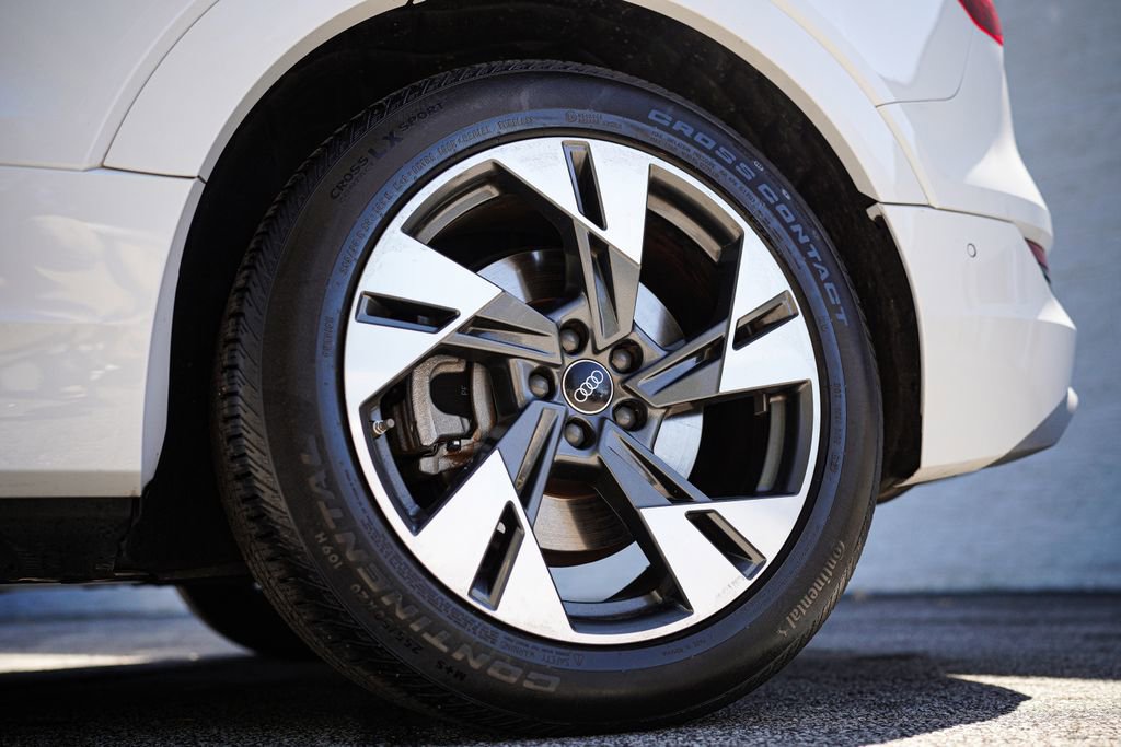 Used 2023 Audi e-tron Premium Plus AWD/4WD image 19