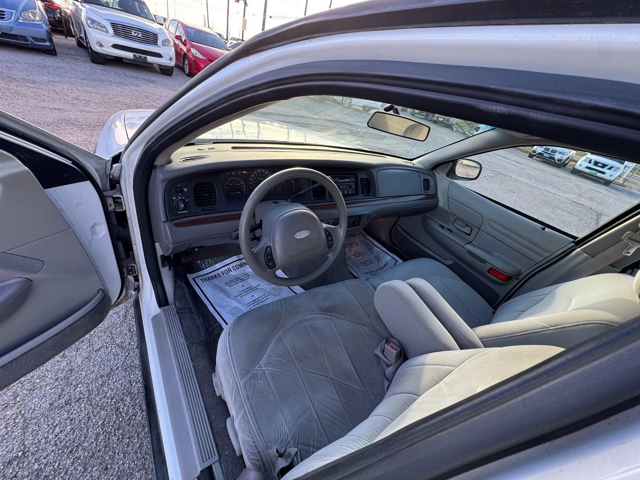 Used 2001 Ford Crown Victoria image 13