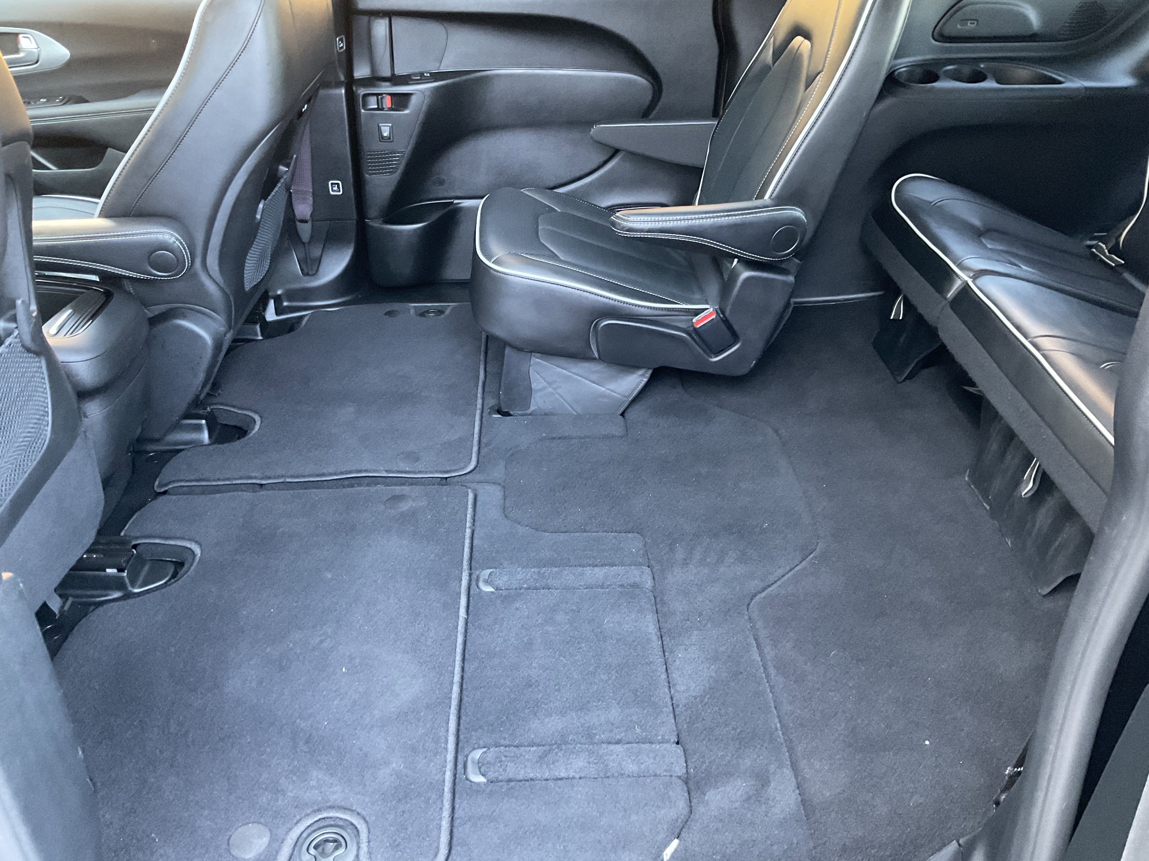 Used 2025 Chrysler Pacifica Limited FWD image 44