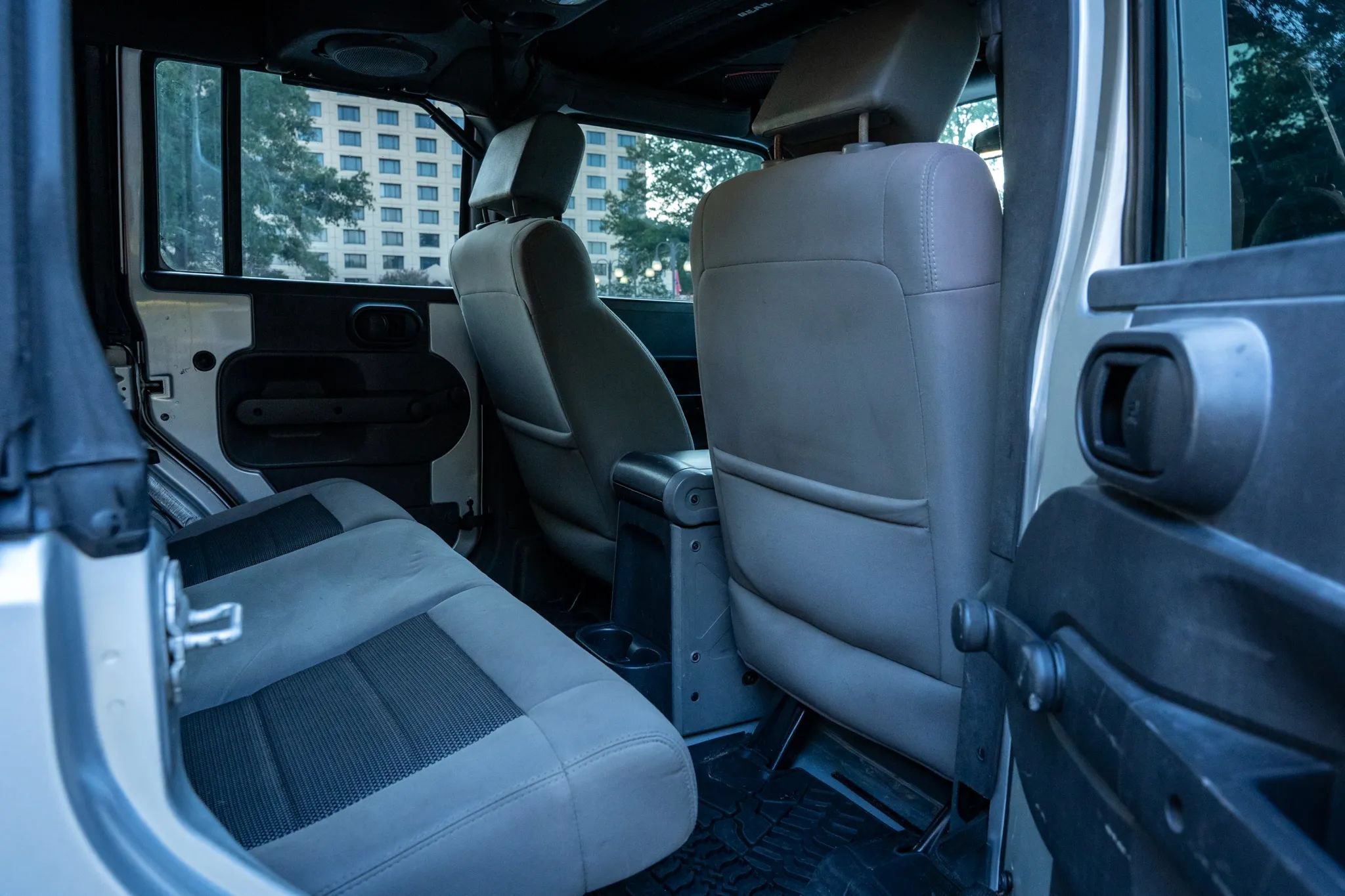 Used 2010 Jeep Wrangler Unlimited Sport RWD image 13