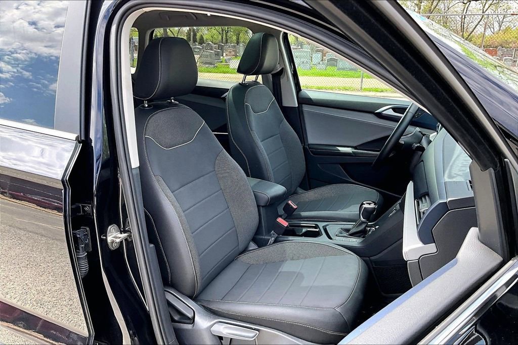 Used 2024 Volkswagen Taos SE FWD image 7