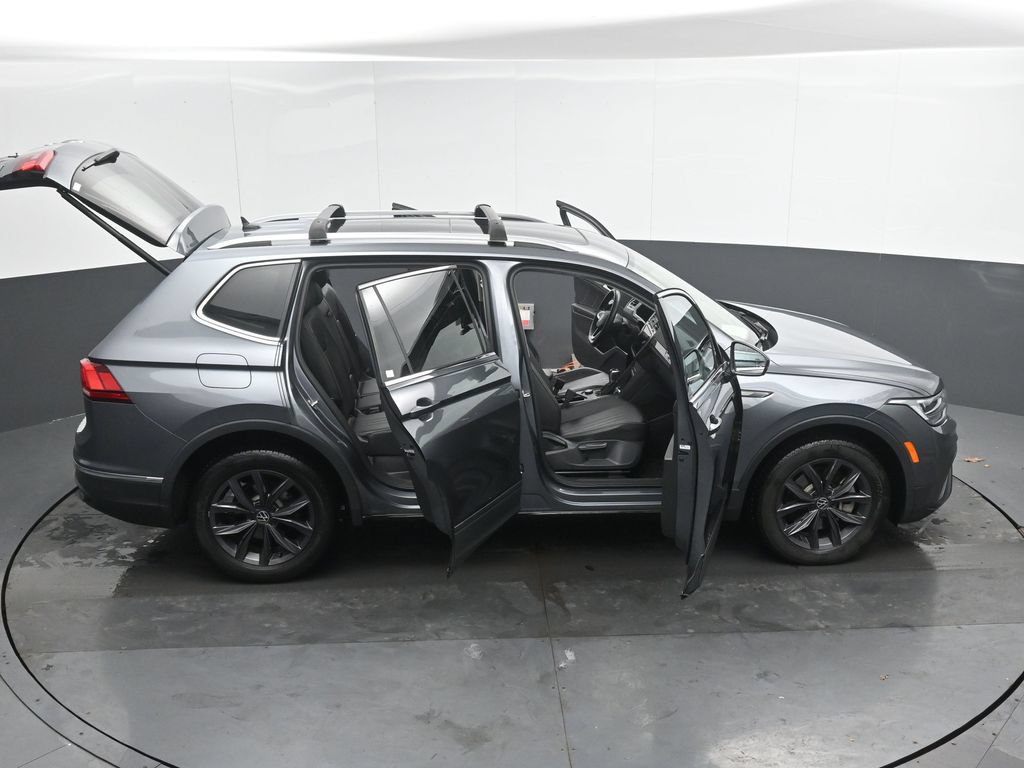 Used 2022 Volkswagen Tiguan SE AWD/4WD image 49
