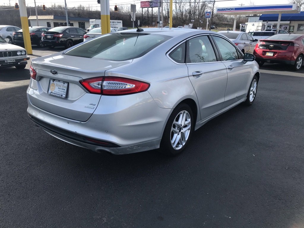 Used 2016 Ford Fusion SE w/ Equipment Group 202A image 9
