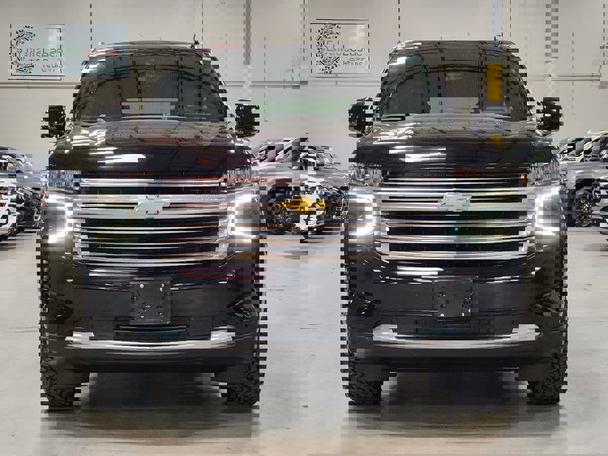 Used 2023 Chevrolet Suburban High Country image 2