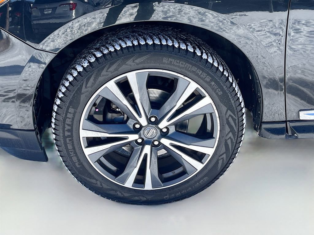 Used 2019 Nissan Pathfinder Platinum image 32