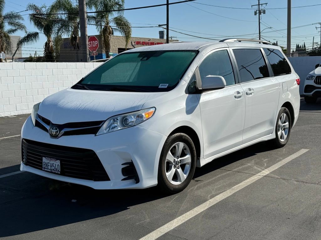 Used 2018 Toyota Sienna LE image 3