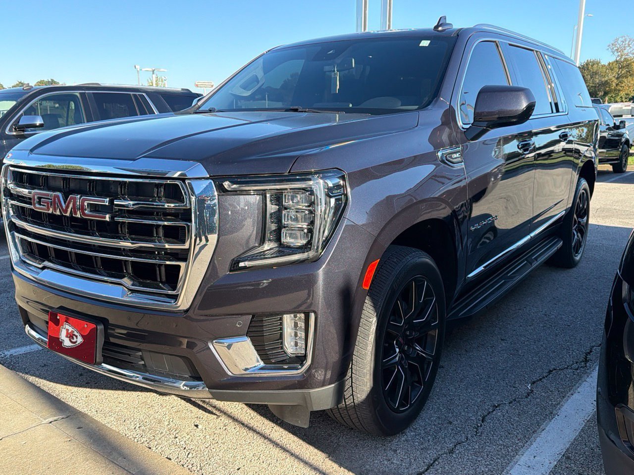 Used 2023 GMC Yukon XL SLT AWD/4WD image 3