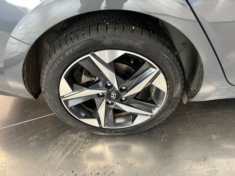 Used 2023 Hyundai Elantra SEL w/ Convenience Package FWD image 9