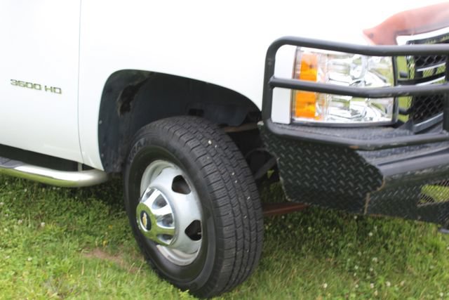 Used 2011 Chevrolet Silverado 3500 W/T AWD/4WD image 5