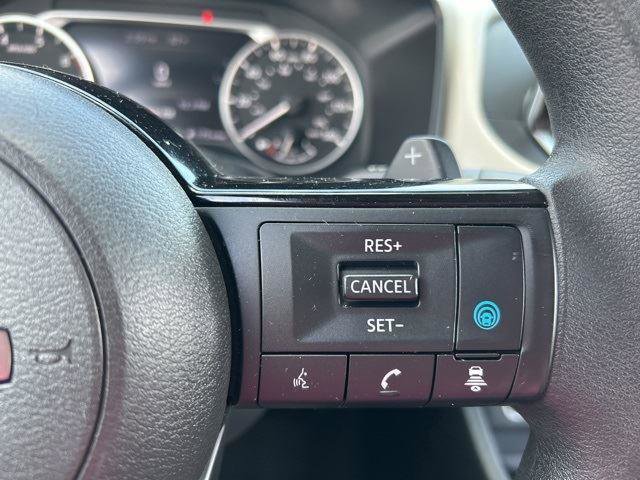 Used 2023 Nissan Rogue SV image 16