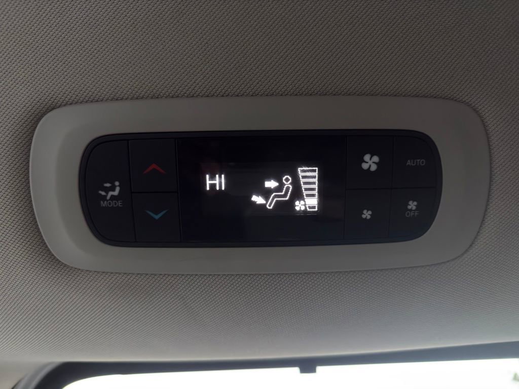 Used 2018 Chrysler Pacifica Touring-L FWD image 35