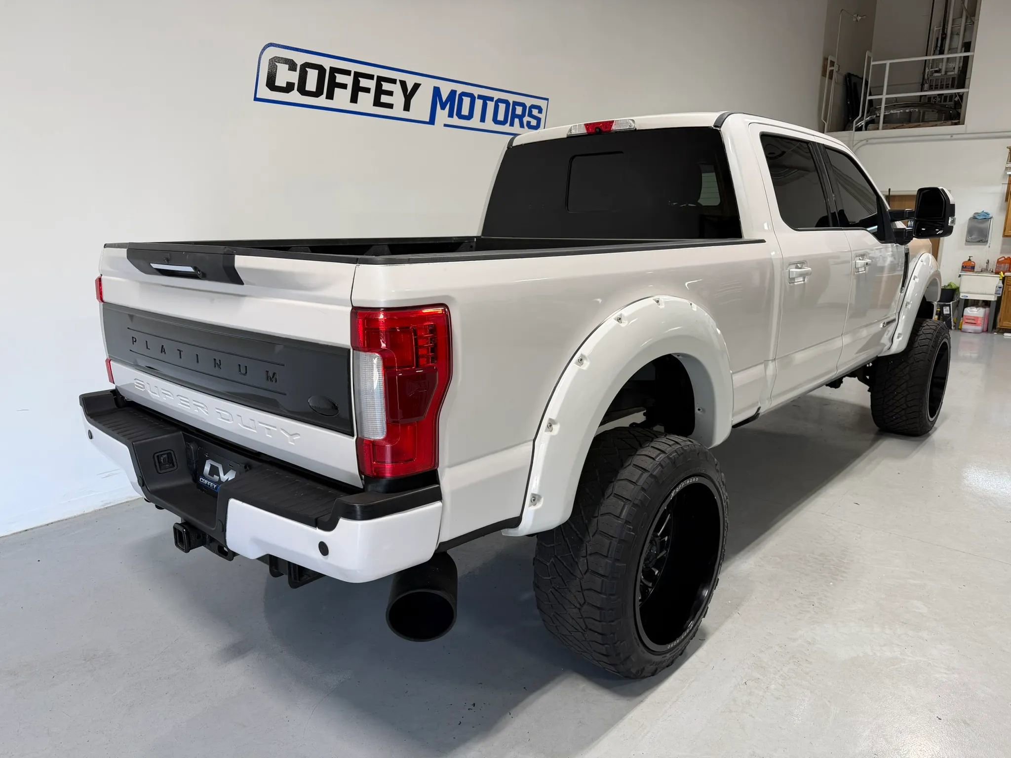 Used 2017 Ford F250 Platinum w/ Platinum Ultimate Package AWD/4WD image 6