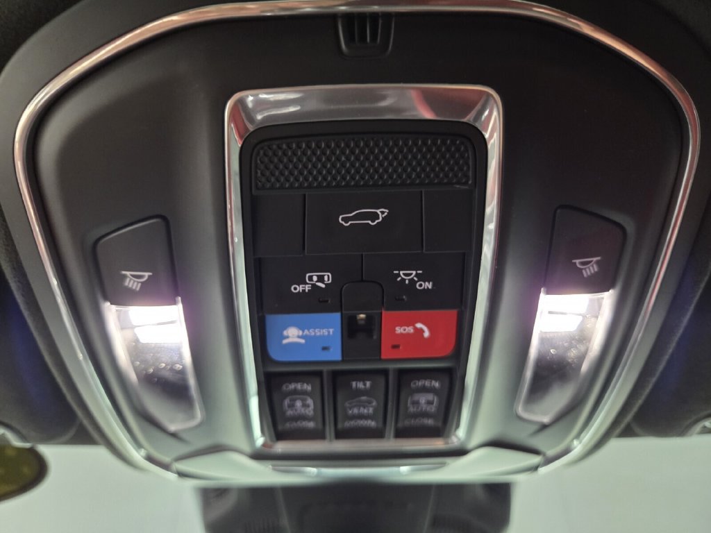 Used 2024 Jeep Wagoneer Launch Edition AWD/4WD image 14