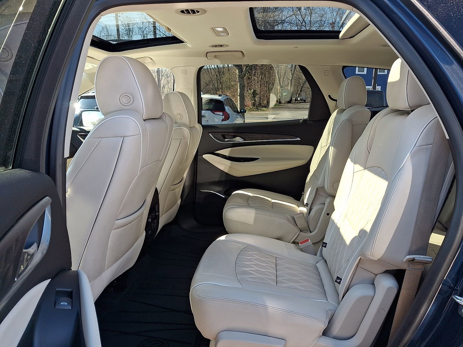 Used 2023 Buick Enclave Avenir w/ Avenir Technology Package image 11