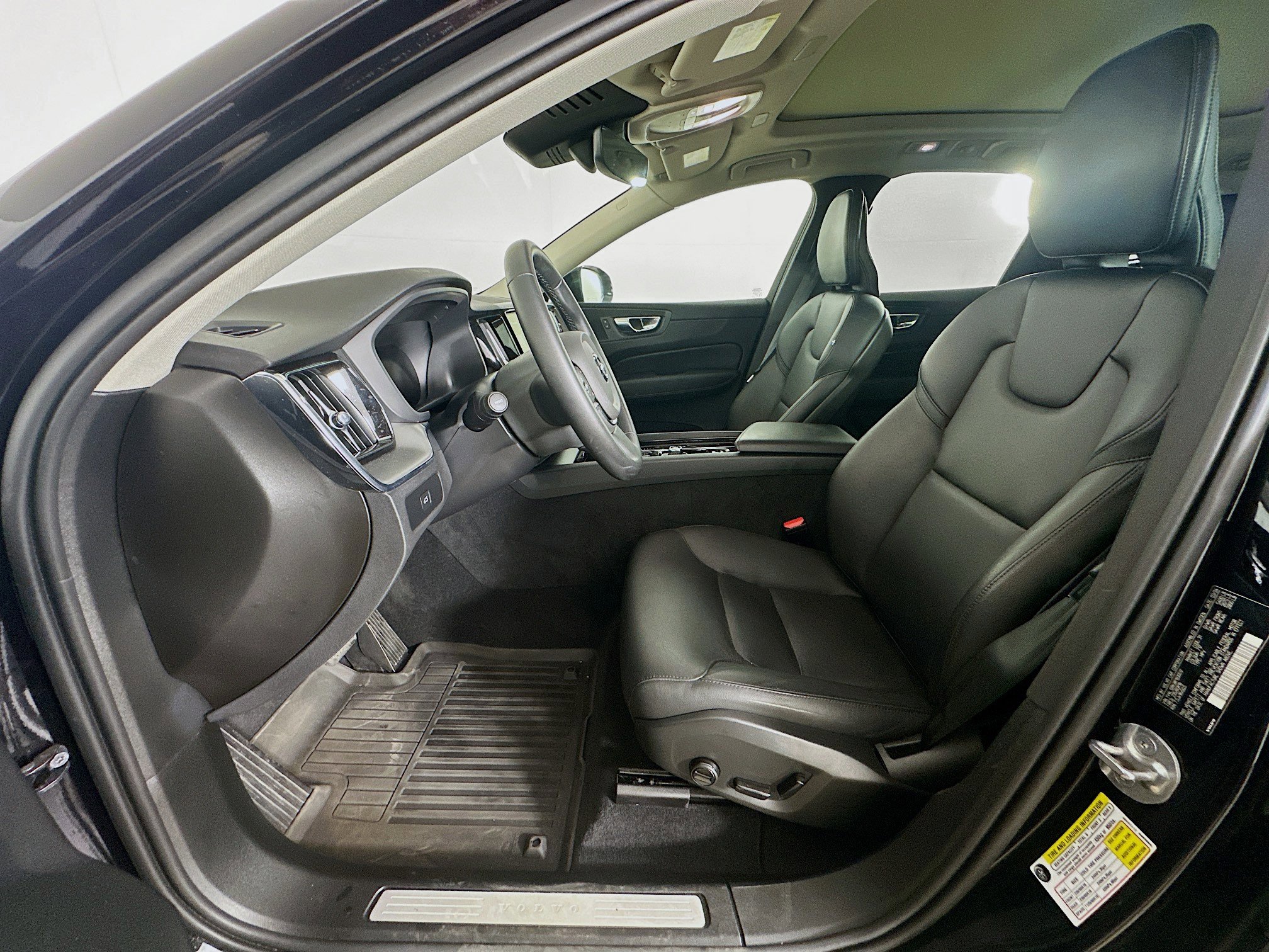 Used 2024 Volvo XC60 B5 Core image 13