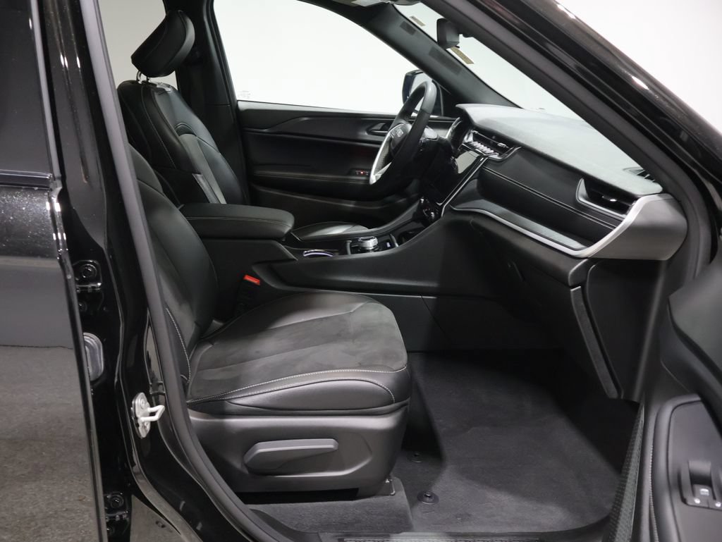 Used 2024 Jeep Grand Cherokee L Altitude AWD/4WD image 24
