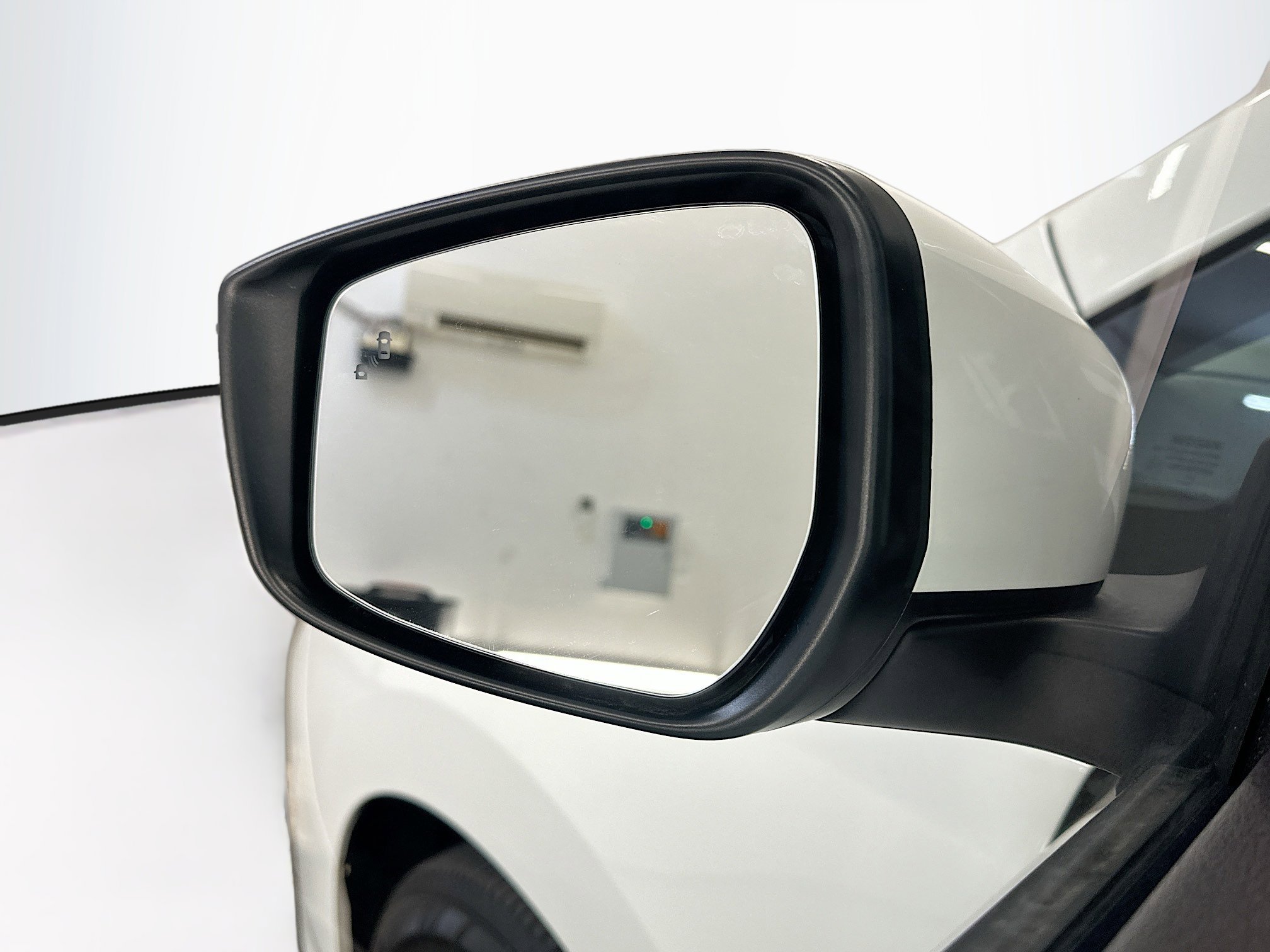 Used 2025 Nissan Leaf S image 16