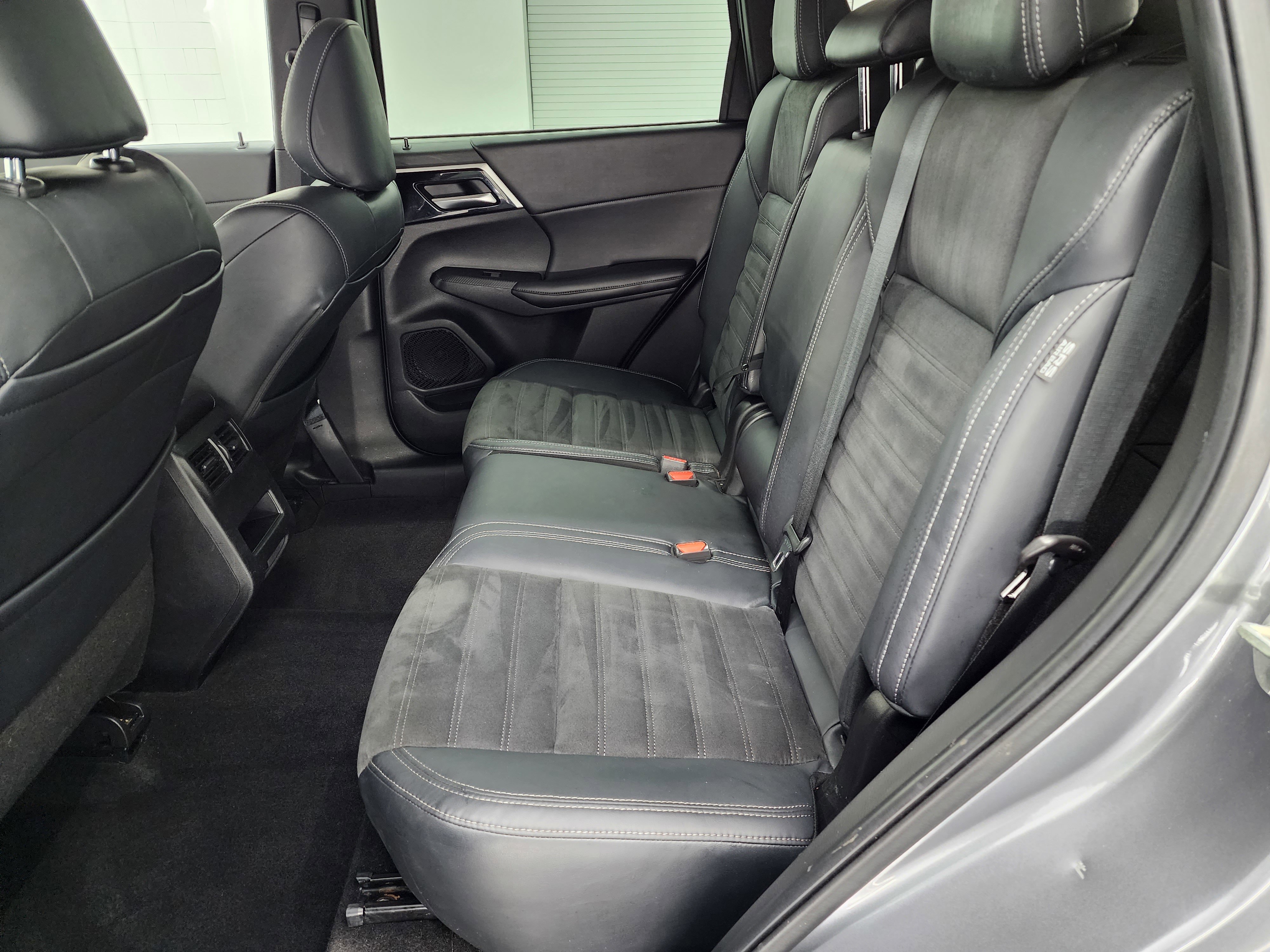 Used 2022 Mitsubishi Outlander SE AWD/4WD image 9