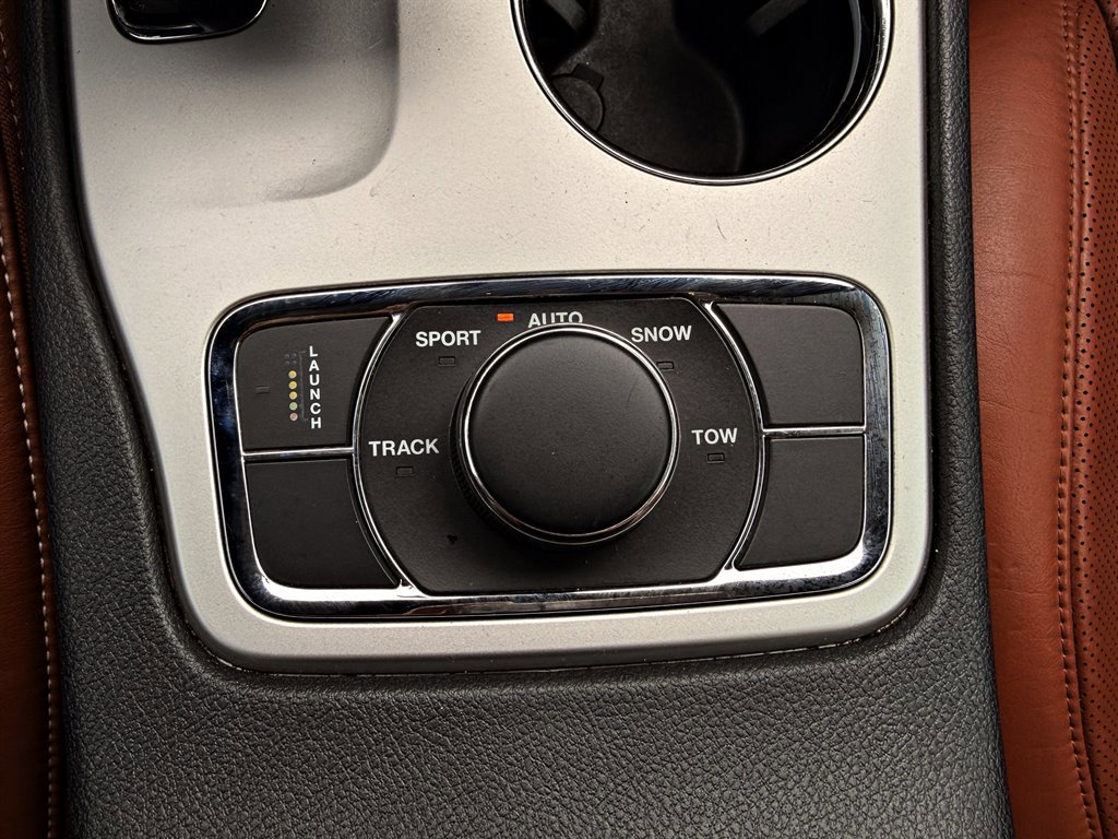 Used 2015 Jeep Grand Cherokee SRT AWD/4WD image 14