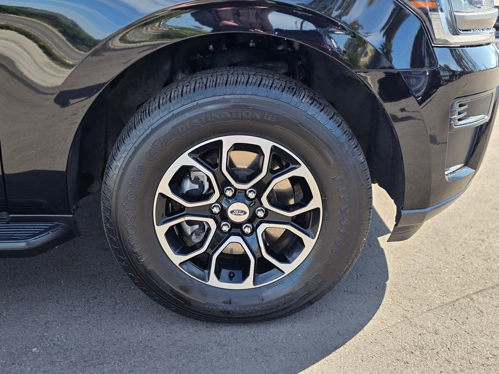 Used 2024 Ford Expedition Max XLT image 8