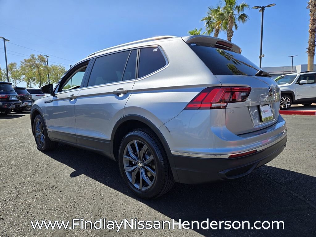 Used 2023 Volkswagen Tiguan SE w/ Panoramic Sunroof Package FWD image 4