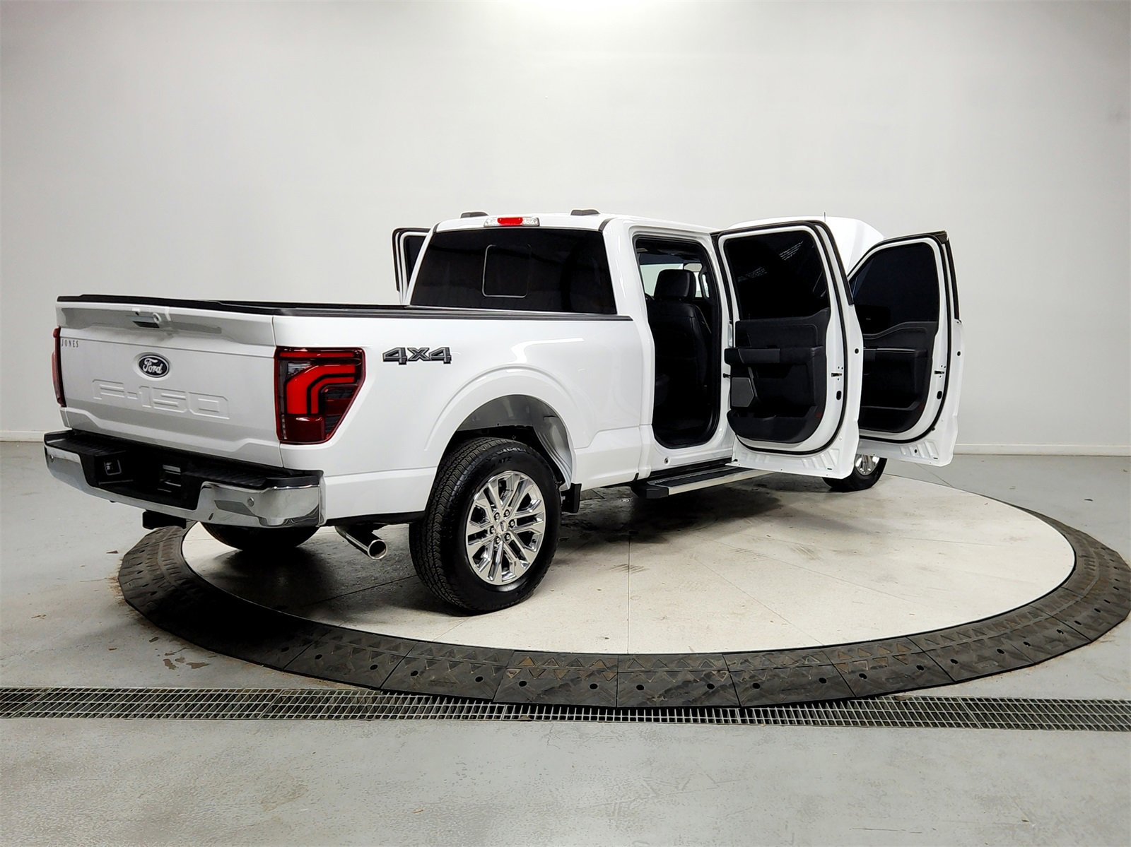 Used 2024 Ford F150 Lariat w/ Tow/Haul Package image 15